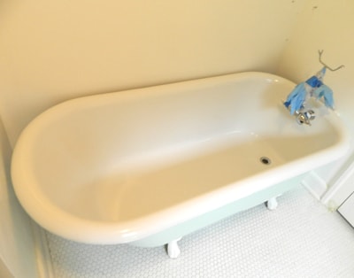 Clawfoot Bath Tub Reglazing   in NYC