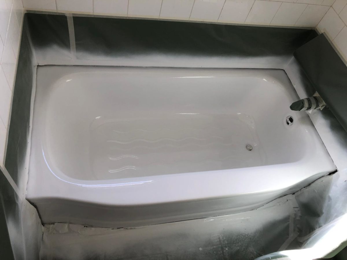 The Cost of Tub Reglazing vs. Replacement